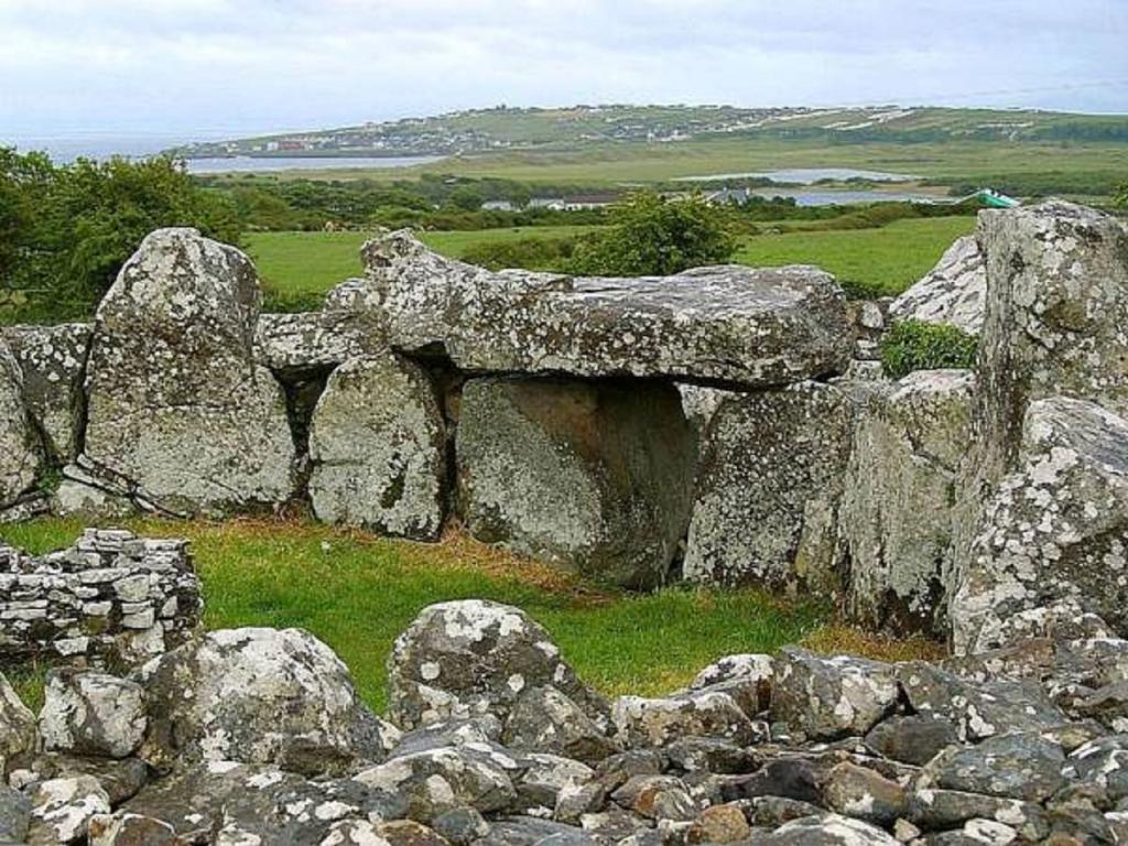 The Benwiskin Centre Ballaghnatrillick Exterior foto